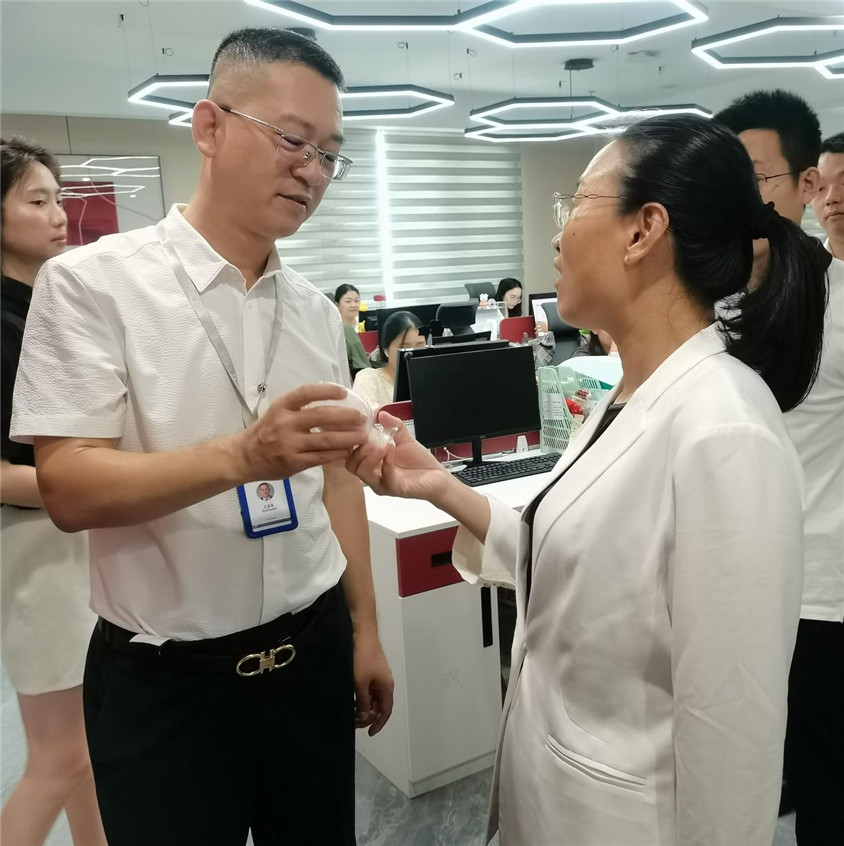 区向导莅临指导，，，，，相助助力自贸港